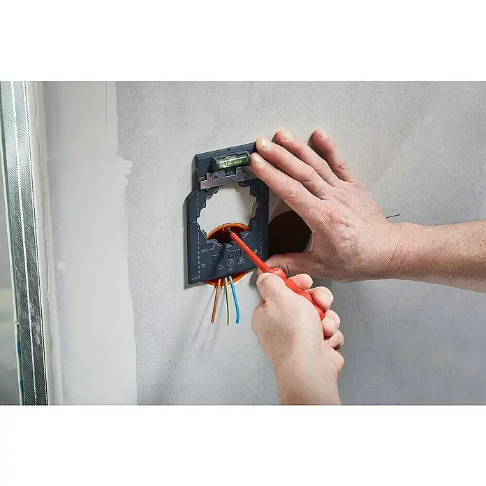 Wolfcraft Kit de accesorios - 3 pzs., Específico para: Cajas de enchufes en pared hueca - Instalación de una caja de dispositivo en una pared de cartón yeso utilizando un nivel de burbuja y un destornillador.