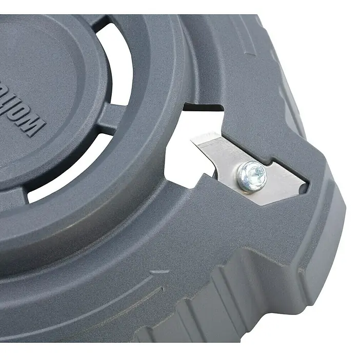 Wolfcraft Kit de accesorios - 3 pzs., Específico para: Cajas de enchufes en pared hueca - Vista detallada de un cabezal de cortacésped gris con una hoja de metal.