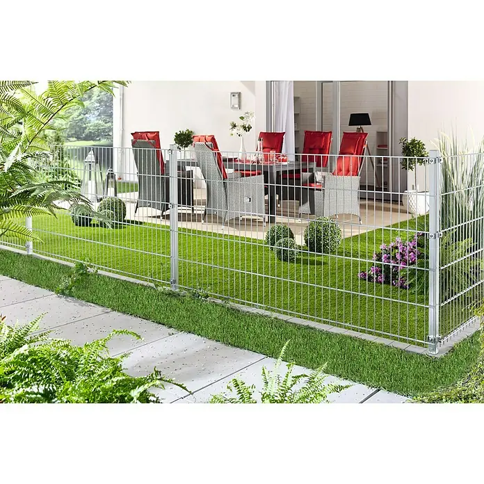 Hadra Mattenzaun SMALL - L x H: 2 x 1,03 m, Grau - Bild eines Doppelstabmattenzauns, der einen Gartenbereich abgrenzt und für Sicherheit sorgt. Ideal für die Gartengestaltung und als Schutz.