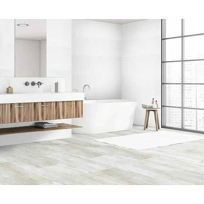 Feinsteinzeugfliese Allora - 30 x 60,4 cm, Weiß, Matt - Helles Badezimmer mit Waschtisch aus Holz, Badewanne und großem Fenster, das viel Licht hereinlässt. Moderne und stilvolle Einrichtung.