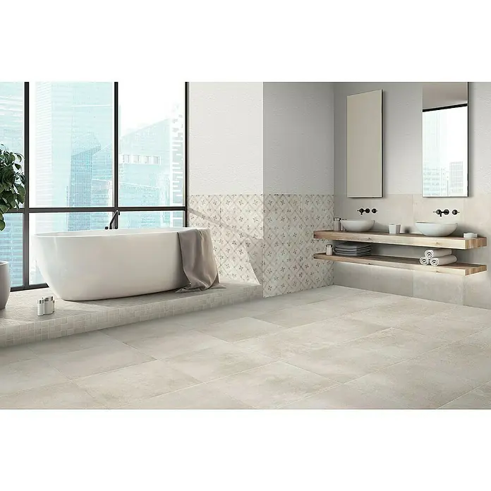 Feinsteinzeugfliese Rimini - 60 x 60 cm, Beige, Matt - Elegantes Badezimmer mit freistehender Badewanne, Doppelwaschbecken und stilvollen Fliesen in neutralen Farbtönen für eine moderne Atmosphäre.