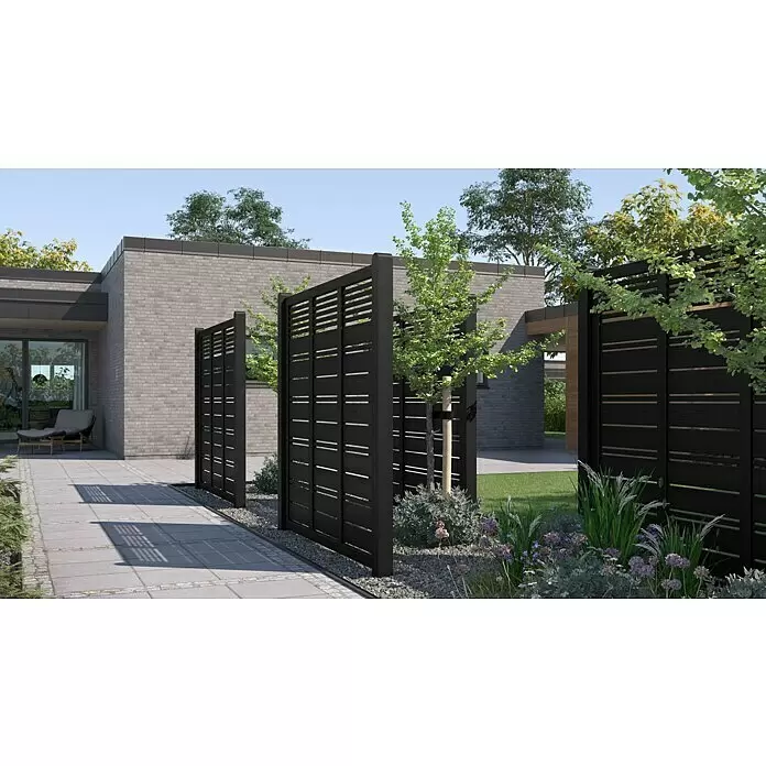 Plus Sichtschutzelement Silence - 176 x 170 cm, Holz, Schwarz - Schwarze Holz-Sichtschutzelemente mit horizontalen Lamellen, die eine moderne Terrasse und einen Garten teilen.