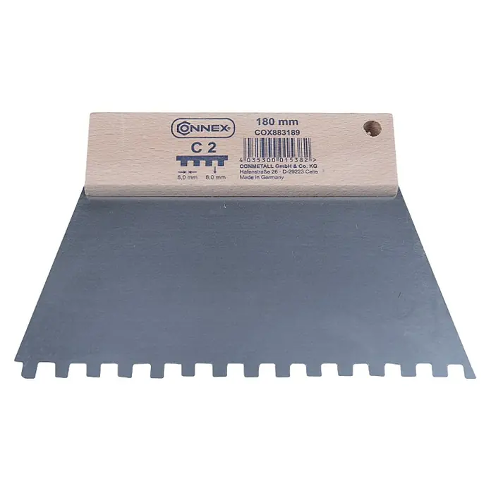 Connex Espátula dentada - Ancho de hoja: 180 mm, C2 - Espátula dentada CONMETALL con mango de madera, 180 mm de ancho. Ideal para la aplicación uniforme de adhesivos y mortero en la construcción.