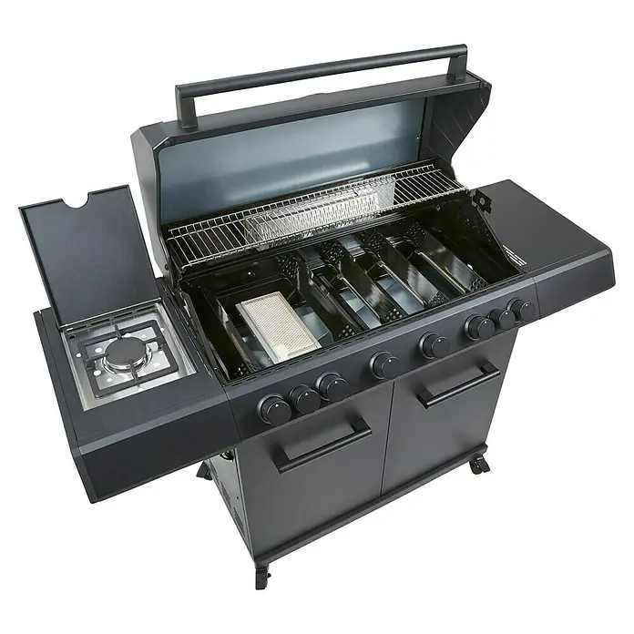 Kingstone KMS Barbacoa de gas Cliff 6500 Beast Black - Superficie de la parrilla (An x Pr): 90,5 x 45 cm, 27,2 kW, Número de quemadores: 6 - Imagen de una barbacoa de gas negra con seis quemadores, un quemador lateral y una amplia zona de cocción con parrilla y capota.