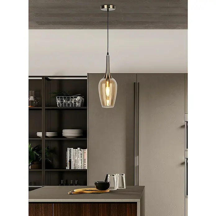 Lámpara colgante - L x An x Al: 15 x 15 x 150 cm, Ámbar, E27 - Lámpara colgante moderna con detalles dorados y pantalla de cristal ámbar que ilumina una elegante isla de cocina.