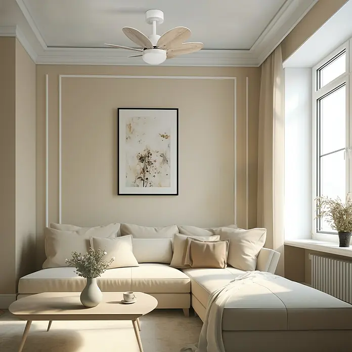 Sulion Ventilador de techo Menfis - Madera, 75 cm, 9 W - Vista luminosa de la sala de estar con un elegante ventilador de techo para una brisa suave. La decoración es en tonos cálidos.