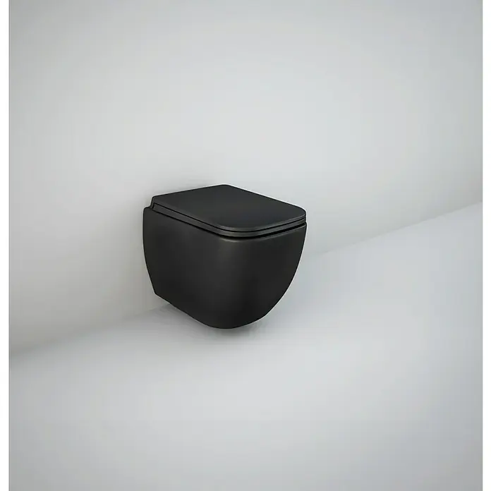 RAK Ceramics Metropolitan WC-Sitz - Duroplast, Schwarz, Mit Absenkautomatik - Schwarze, wandhängende Toilette mit eckigem Design vor einem hellen Hintergrund.