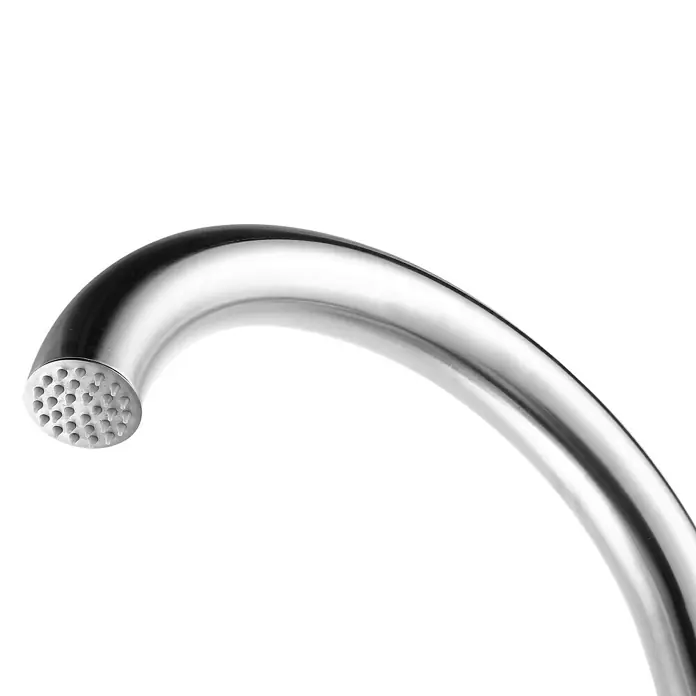 GardWell Pooldusche Curve - Höhe: 230 cm, Edelstahl, Silber - Nahaufnahme eines modernen Wasserhahns aus Edelstahl mit feinen Düsen für einen sanften Wasserfluss.