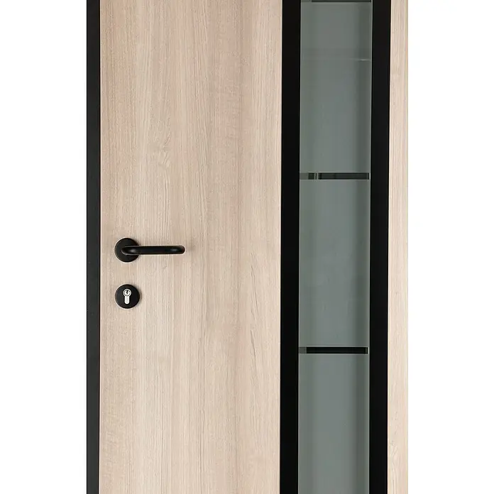 Splendoor Haustür Thermodoor PLUS SP70 Black Nature - 100 cm x 210 mm, DIN Anschlag: Rechts, Weißeiche/Tiefschwarz - Elegante Tür mit hellem Holzdekor, schwarzem Türgriff und Glaseinsatz mit horizontalen Streifen für moderne Innenräume.
