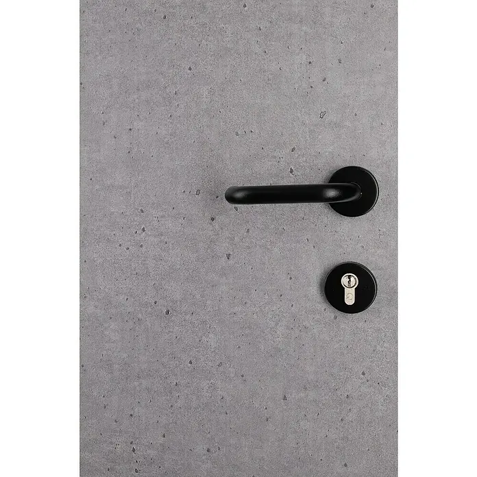 Splendoor Haustür Thermodoor PLUS SP70 Black Nature - 100 cm x 210 mm, DIN Anschlag: Links, Naturbeton/Tiefschwarz - Nahaufnahme einer grauen Tür mit einem eleganten, mattschwarzen Türgriff und einem passenden Schlüsselloch, das modernes Design betont.