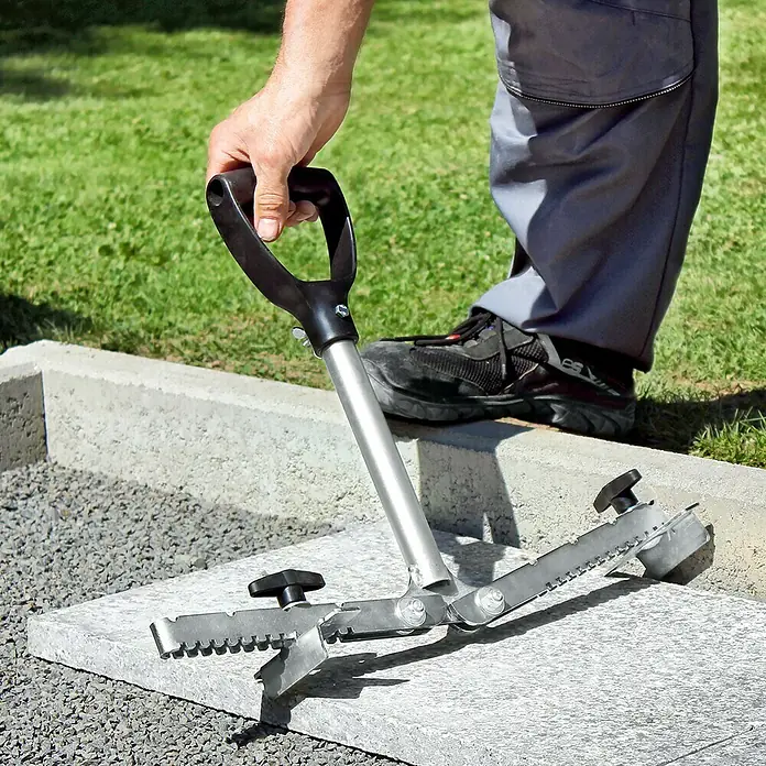 Langfit Plattenheber MS-PH2062L - Geeignet für: Terrassenplatten, Plattengröße: 30 - 62 cm - Der Pflasterboy Steinversetzer im Einsatz, ein Werkzeug zum mühelosen Verlegen von Steinen und Platten im Garten- und Landschaftsbau.