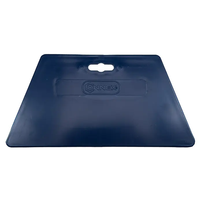 Connex Espátula de PVC - Ancho de hoja: 200 mm - Una hoja de rascador de hielo de plástico azul ONNEX con una forma trapezoidal y un orificio para colgar.