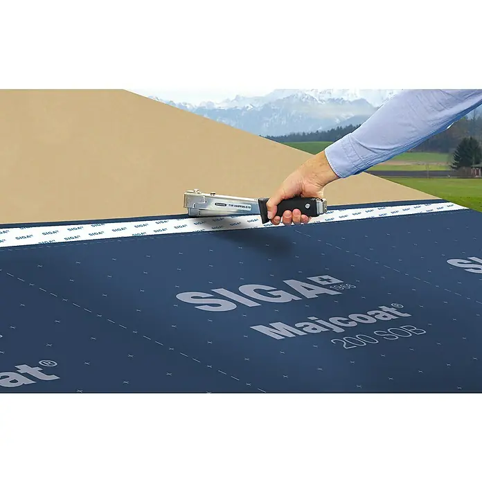 Siga Dachunterdeckbahn Majcoat 200 SOB - 20 m², 13,4 x 1,5 m, Polypropylen - Befestigung der SIGA Majcoat 200 SOB Unterdeckbahn mit einem Tacker, ideal für dauerhaften Schutz vor Witterungseinflüssen auf dem Dach.