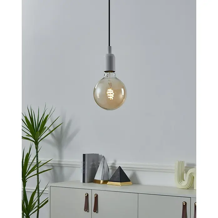 Eglo connect.z Smart-LED-Lampe - E27, Dimmbar, Warmweiß, 400 lm - Ein dekoratives Glühbirnen-Pendel mit einem warmen, glühenden Licht, das eine gemütliche Atmosphäre schafft. Perfekt für modernes Interieur.