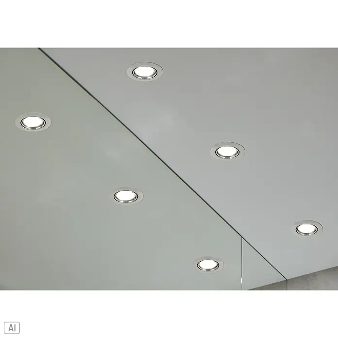 Eglo Einbauleuchten-Set MAZUBY - 5 W, Nickel-matt, Warmweiß - Deckenleuchten: Nahaufnahme von mehreren eingelassenen Deckenleuchten, die in einer glatten, hellen Decke installiert sind.