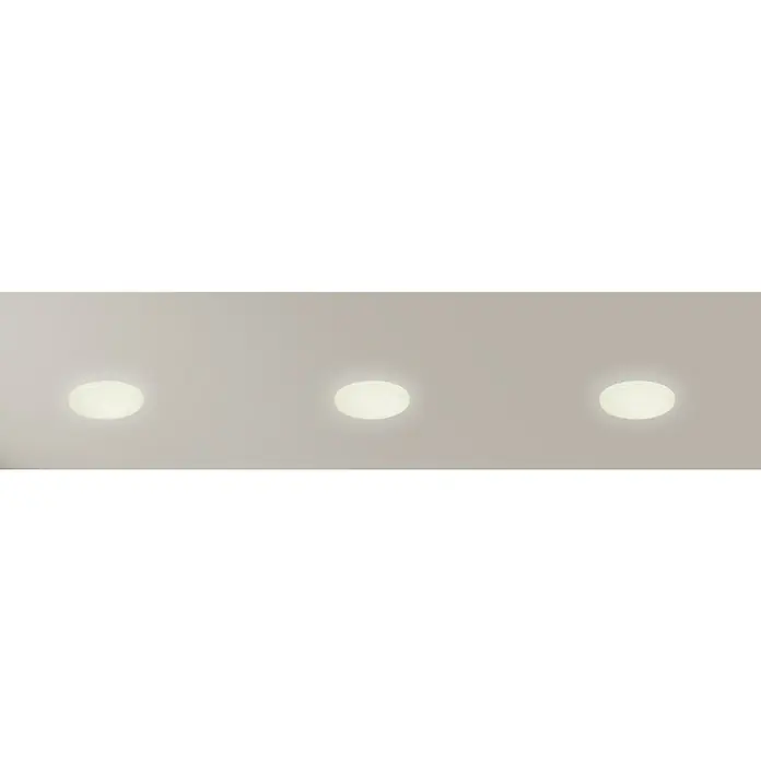 Eglo LED-Einbauleuchte rund RAPITA - 4,5 W, Ø x H: 7,5 x 2 cm, Weiß, Neutralweiß - Deckenansicht mit drei runden, flachen LED-Leuchten, die ein sanftes, gleichmäßiges Licht in dem Raum verbreiten.