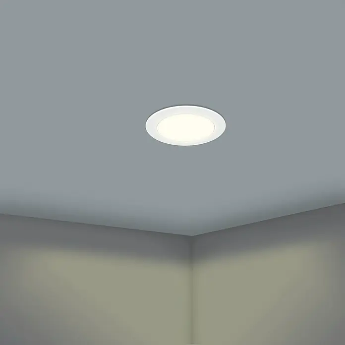 Eglo LED-Einbauleuchten-Set rund CALOGNE - 3 W, Ø x H: 8,6 x 4 cm, Weiß - Runde LED-Deckenleuchte in einem Raum mit grauen Wänden und Decke. Das Licht ist hell und scheint die Umgebung zu beleuchten.