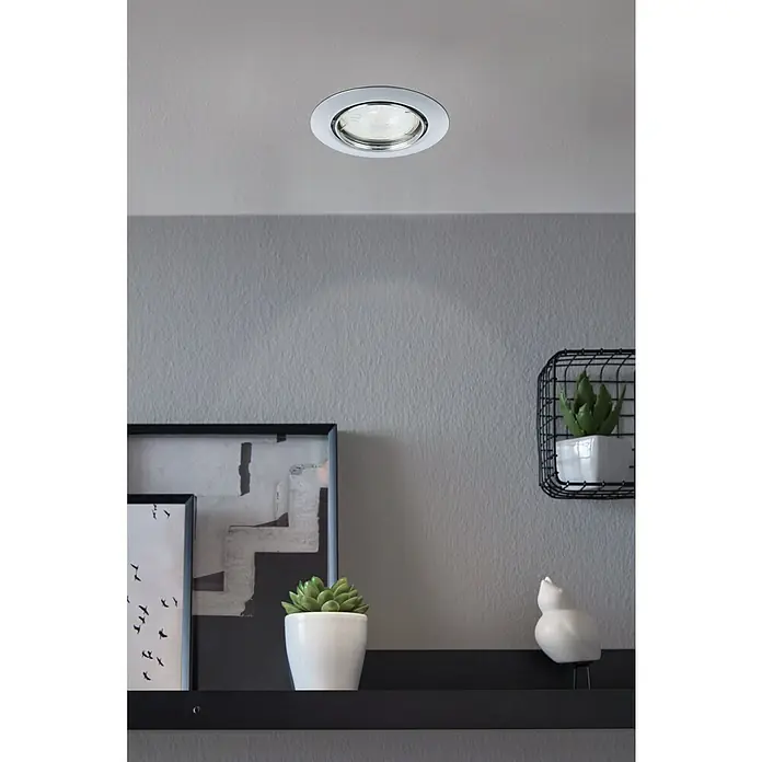 Eglo Einbauleuchten-Set MAZUBY5 W, Chrom, Warmweiß - Nahaufnahme einer runden, verchromten Deckenleuchte, die modernes Design und Funktionalität vereint.\n