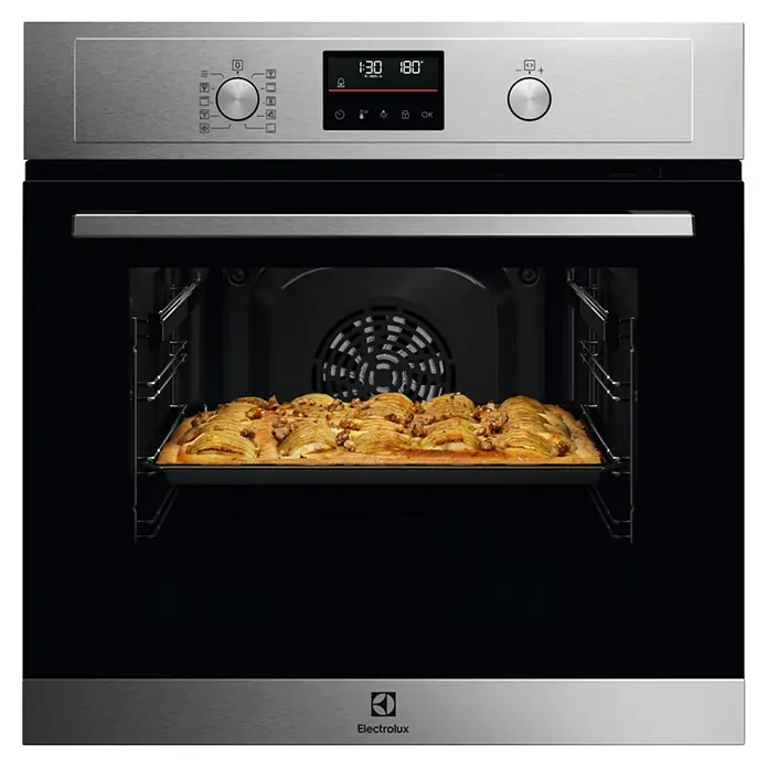 Electrolux Horno empotrado EOH4P56BX - Número de tipos de calentamiento: 9 ud., Volumen horno: 65 l - Un horno Electrolux con una tarta de manzana horneándose a 180 grados. La hora mostrada es la 1:30.