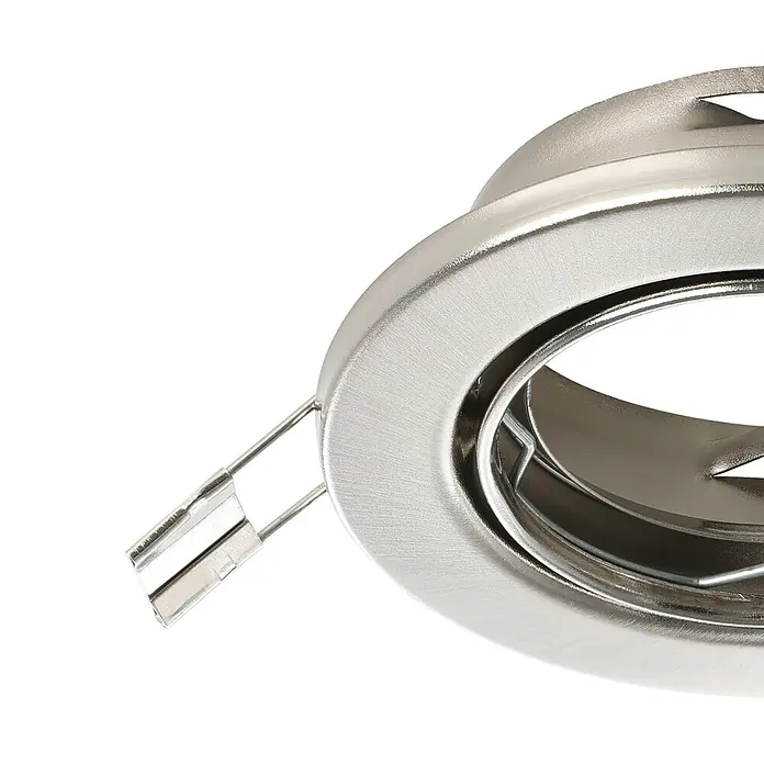 Eglo Einbauleuchten-Set AGULO 1 - 105 W, Ø x H: 8,5 x 2,5 cm, Nickel-matt - Detailaufnahme einer modernen, runden Deckeneinbauleuchte in gebürstetem Silber, die eine elegante Beleuchtungslösung für Innenräume darstellt.