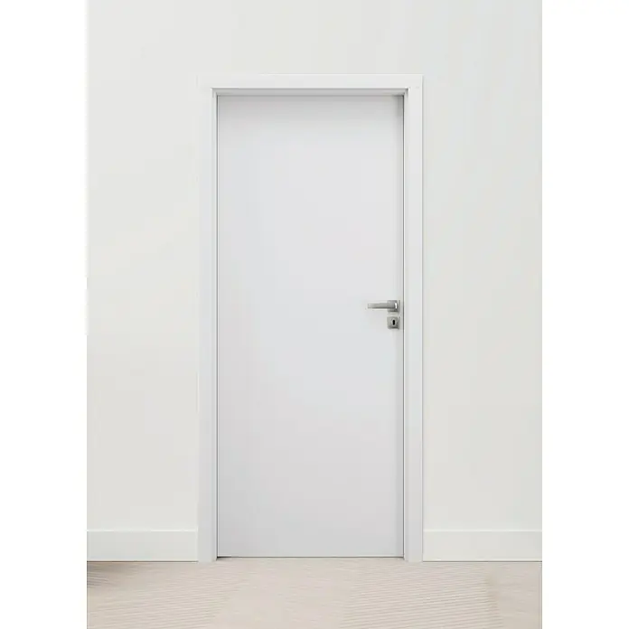 Invado Türzarge ORS1 - 860 x 1.985 mm, Wandstärke: 205 mm, DIN Anschlag: Rechts, Verkehrsweiß matt - Aufnahme einer geschlossenen, schlichten, weißen Innentür mit einem modernen Türgriff in einem hellen Raum.