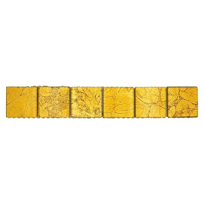 Fliesenbordüre Struktur YBO 8GO25 - 30 x 4,8 cm, Gold, Glänzend - Nahaufnahme von goldenen Mosaikfliesen mit einzigartiger Textur. Perfekt für ein luxuriöses und stilvolles Interieurdesign. Hochwertige Verarbeitung garantiert Langlebigkeit.