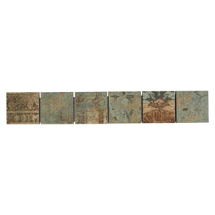 Fliesenbordüre YBO CB47BBG - 29,5 x 4,7 cm, Mix Beige/Braun/Grün, Matt - Nahaufnahme einer Reihe von Fliesen mit unterschiedlichen Texturen und Farben, die ein interessantes Muster erzeugen.