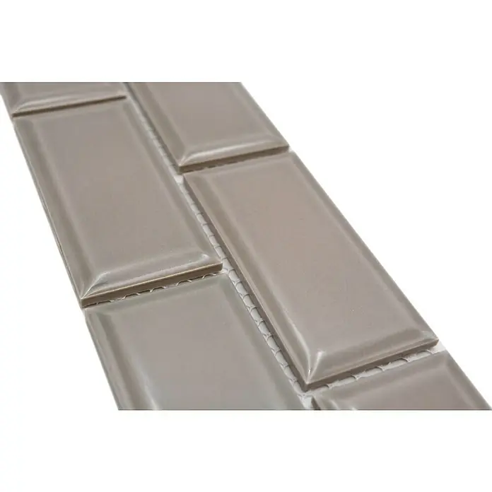 Fliesenbordüre YBO M03C - 4,5 x 29,5 cm, Grau, Glänzend - Graue, längliche Mosaikfliesen in einem modernen Design, ideal für Bad oder Küche, mit glänzender Oberfläche und leichter Wölbung für einen edlen Look.