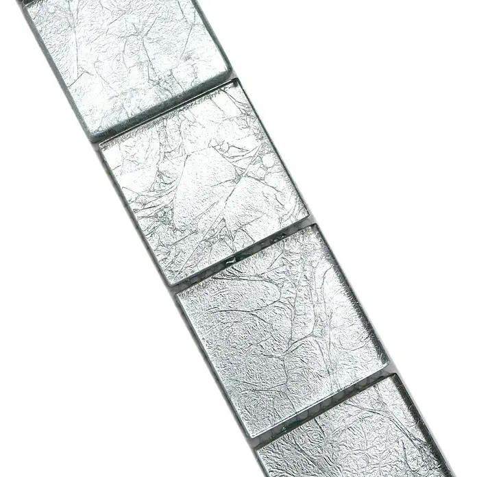Fliesenbordüre Struktur YBO 8SB26 - 30 x 4,8 cm, Silber, Glänzend - Hochglänzende, silberfarbene Mosaikfliesen mit einer einzigartigen, marmorähnlichen Textur, ideal für luxuriöse Akzente in jedem Raum.