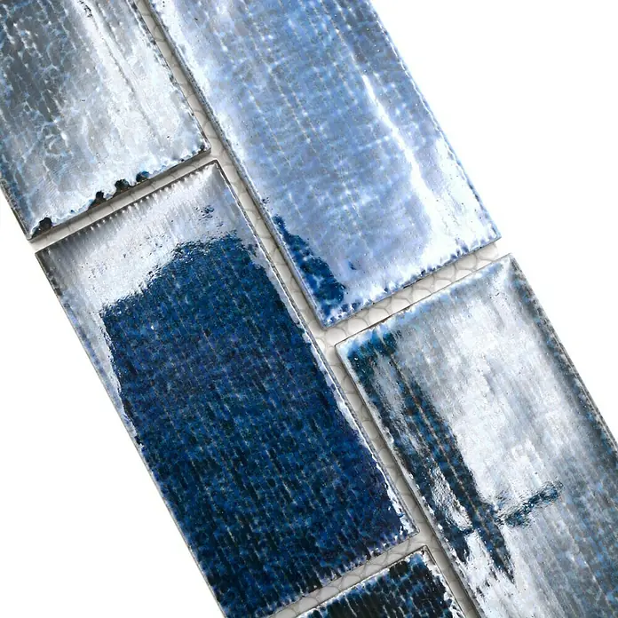 Fliesenbordüre YBO KAS8 - 4,7 x 29,7 cm, Grün/Blau, Glänzend - Blaue glänzende Keramikfliesen mit strukturierter Oberfläche, ideal für moderne Wandgestaltungen und Akzente im Raum.