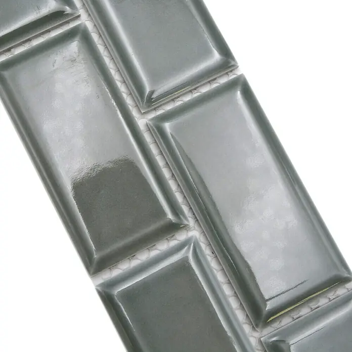 Fliesenbordüre YBO M05P - 4,5 x 29,5 cm, Petrol, Glänzend - Graue rechteckige Wandfliesen mit glänzender Oberfläche im Fischgrätenmuster für moderne Raumgestaltung.
