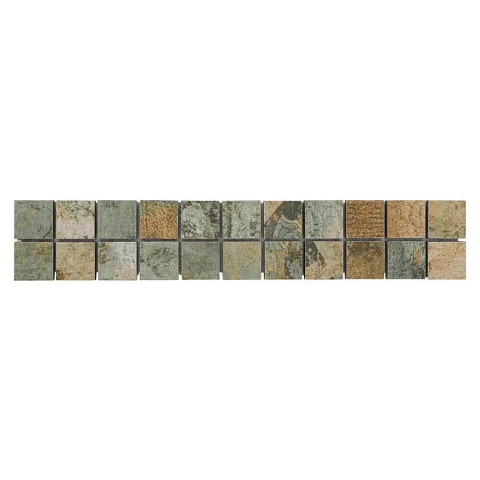 Fliesenbordüre YBO CB25BBG - 29,5 x 5,2 cm, Mix Beige/Braun/Grün, Matt - Nahaufnahme der keramischen Mosaikfliesen, die verschiedene Grün- und Brauntöne aufweisen und ein rustikales Erscheinungsbild erzeugen.