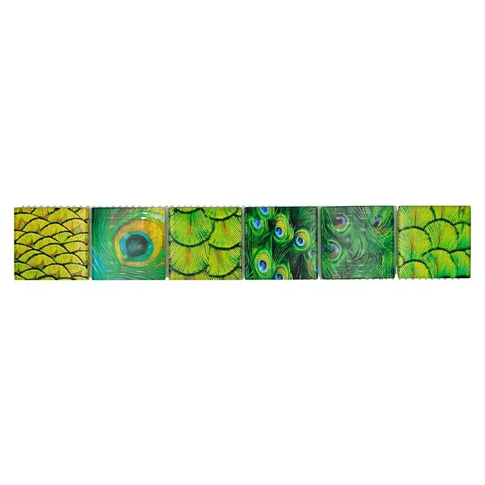 Fliesenbordüre Wildlife YBO WL88 - 29,8 x 4,8 cm, Grün, Glänzend - Sechs dekorative Fliesen mit Pfauenfeder-Motiven in Grün-, Gelb- und Blautönen, die ein elegantes und exotisches Flair vermitteln.