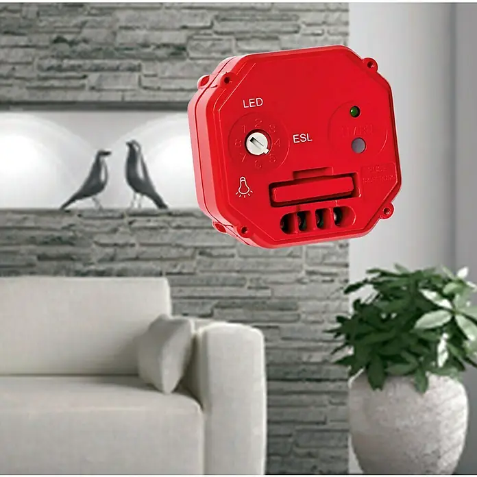 Intertechno Funk-Dimmermodul ITL-250 - Rot - Nahaufnahme eines roten Elektronikgeräts mit Knöpfen und LED-Anzeigen, ideal für Smart-Home-Automatisierung.