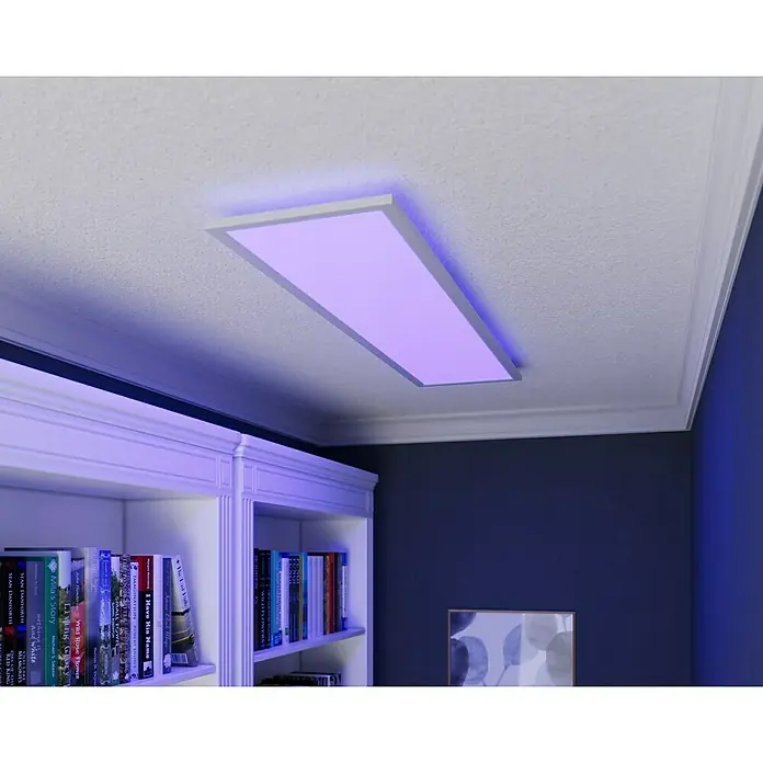Tween Light LED-Panel RGB-RC-CCT-DIM - 32,5 W, L x B x H: 120 x 30 x 5,5 cm, Weiß, RGBW - Eine moderne, rechteckige LED-Deckenleuchte mit farbwechselndem Licht, die eine stimmungsvolle Beleuchtung in einem stilvollen Raum bietet.