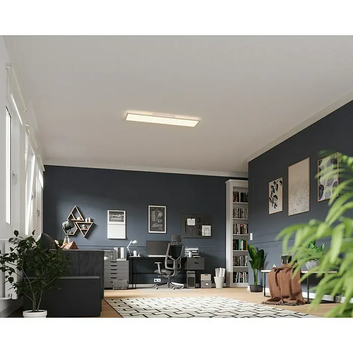 Tween Light LED-Panel RGB-RC-CCT-DIM - 32,5 W, L x B x H: 120 x 30 x 5,5 cm, Weiß, RGBW - Ein modernes Büro mit einer rechteckigen Deckenleuchte, die helles Licht spendet und den Raum optimal ausleuchtet.