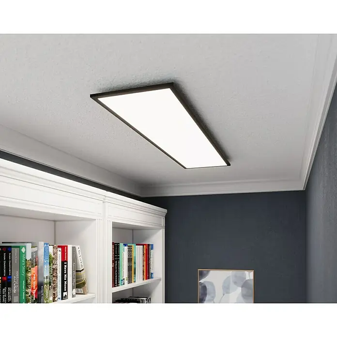 Tween Light LED-Panel Schwarz - 33 W, L x B x H: 120 x 30 x 5 cm, Schwarz, Neutralweiß - Eine rechteckige Deckenleuchte mit schwarzem Rahmen und hellem, diffusem Licht ist an einer weißen Decke montiert.