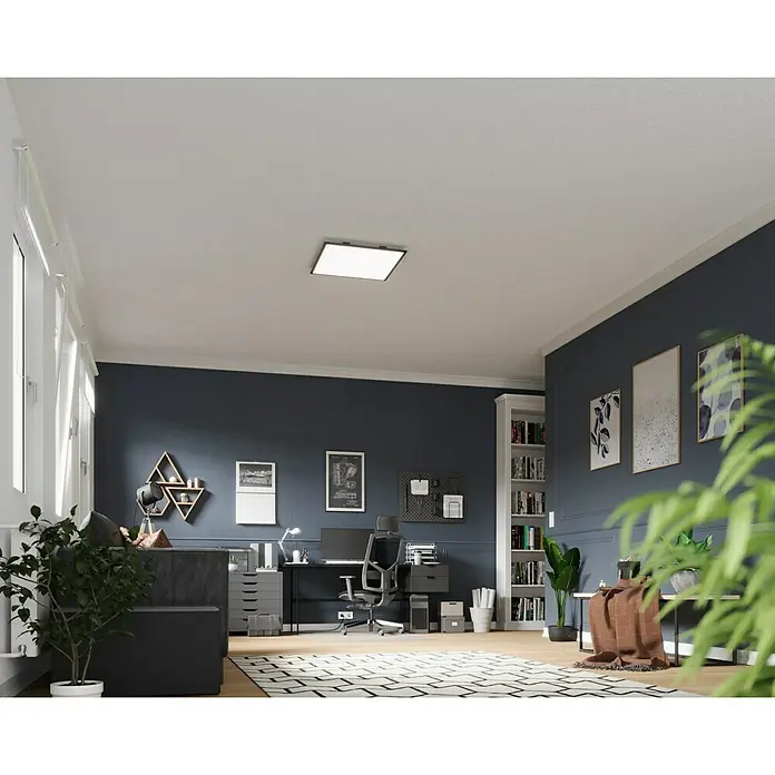 Tween Light LED-Panel Schwarz - 33 W, L x B x H: 59,5 x 59,5 x 5 cm, Schwarz, Neutralweiß - Das Bild zeigt eine moderne Deckenleuchte in einem stilvollen Arbeitszimmer. Die quadratische Lampe sorgt für eine angenehme Beleuchtung.