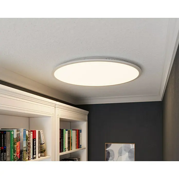 Tween Light LED-Panel rund RC-CCT-DIM - 41 W, Ø x H: 80 x 5 cm, Weiß, Mehrfarbig - Eine moderne, runde Deckenleuchte mit einem schlichten, weißen Rahmen und hellem, diffusem Licht in einem eleganten Raum.