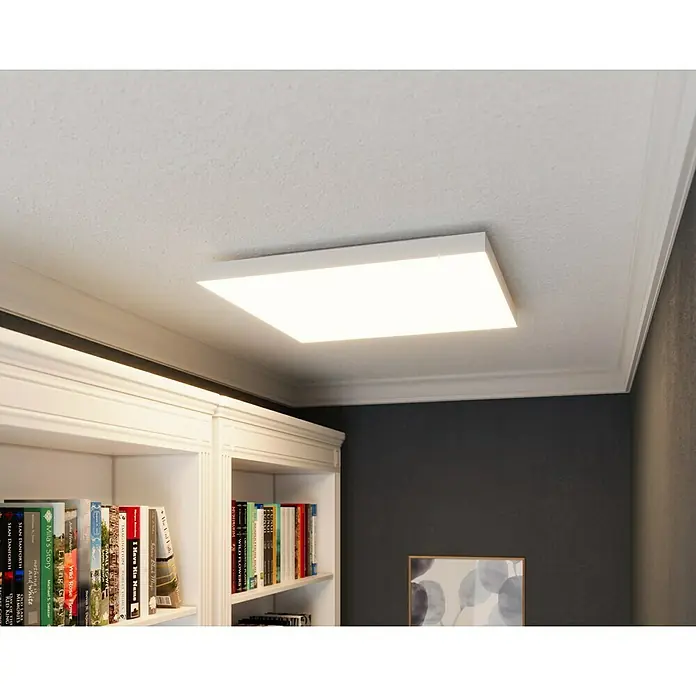 Tween Light LED-Panel Frameless - 33 W, L x B x H: 60 x 60 x 6 cm, Weiß, Mehrfarbig - Eine quadratische Deckenleuchte mit weißem Rahmen und hellem, diffusem Licht ist an einer weißen Decke mit Zierleisten montiert.
