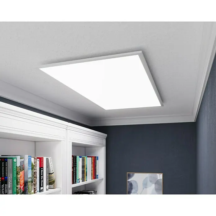 Tween Light LED-Panel RC-CCT-DIM - 43 W, L x B x H: 120 x 60 x 5 cm, Weiß, Mehrfarbig - Eine rechteckige LED-Deckenleuchte mit weißem Rahmen erhellt einen Raum mit Bücherregal und Kunstwerk.