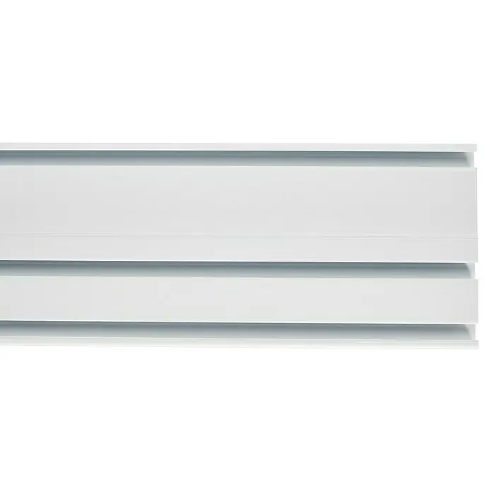Vorhangschiene Level Verdunkelungssystem - Weiß, Länge: 150 cm, Anzahl Läufe: 3 Stk. - Nahaufnahme eines weißen Heizkörperpaneels mit horizontalen Lamellen, das ein sauberes und modernes Design zeigt.