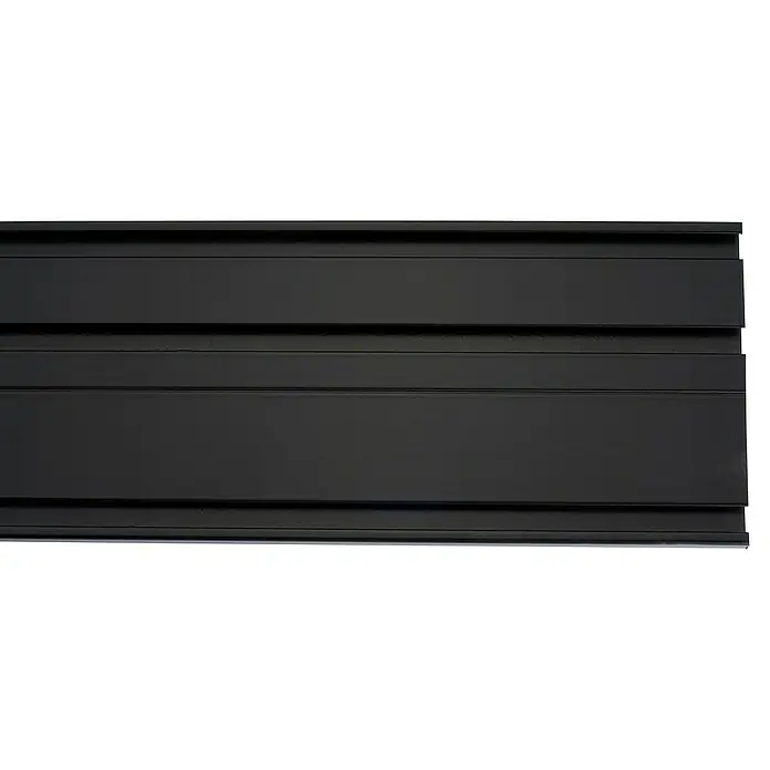 Vorhangschiene Level Verdunkelungssystem - Schwarz, Länge: 200 cm, Anzahl Läufe: 3 Stk. - Schwarzes Paneel mit einem eleganten, mehrschichtigen Design, das Tiefe und Textur verleiht und sich für moderne Interieurs eignet.