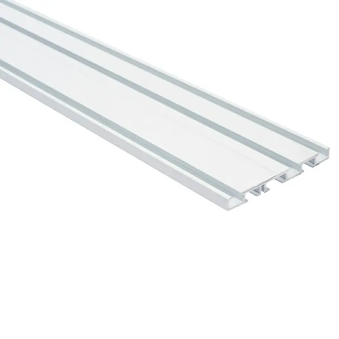 Vorhangschiene Level Verdunkelungssystem - Weiß, Länge: 150 cm, Anzahl Läufe: 3 Stk. - Aufnahme eines weißen Aluminiumprofils. Eine vielseitige und langlebige Lösung für verschiedene Anwendungen, die durch Präzision besticht.