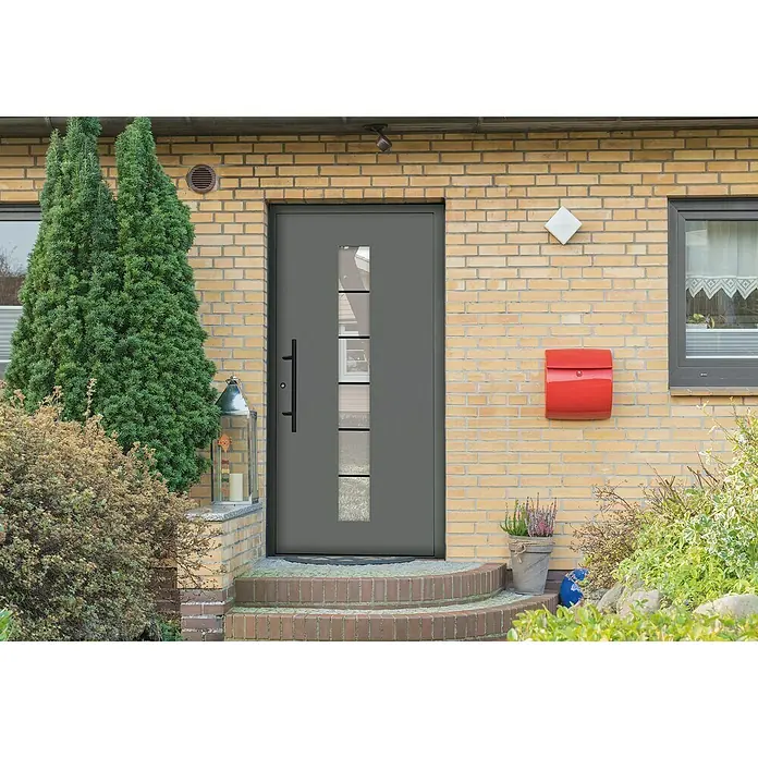 Splendoor Haustür Premium Bonn - 110 cm x 210 mm, DIN Anschlag: Links, Graualuminium - Moderne Haustür in Grau mit Glaseinsätzen und schwarzem Griff, eingebettet in eine einladende Fassade mit rotem Briefkasten und Grünpflanzen.