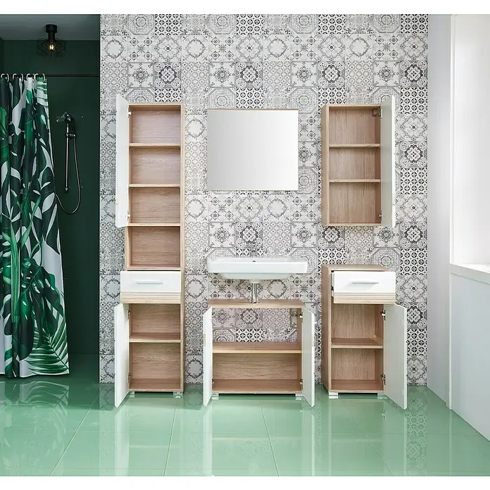 Trendteam Set-One Wandspiegel - 60 x 55 cm, Eiche San Remo - Badezimmer-Interieur mit hellem Holzschrank, Spiegel und grünem Duschvorhang. Das moderne Design bietet viel Stauraum.