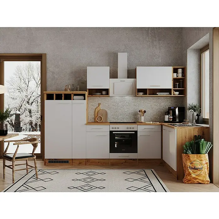 Respekta Küchenleerblock Hilde - Breite: 310 cm, Weiß, Matt, Holzoptik, Ohne Elektrogeräte - Kücheninterieur mit modernen weißen Schränken, Holzakzenten und Geräten. Die Küche strahlt eine warme, einladende Atmosphäre aus.