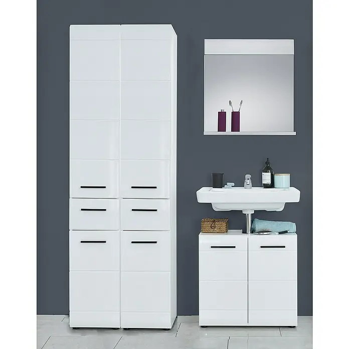 Trendteam Skin Hochschrank - 60 x 31 x 182 cm, Weiß - Ein stilvolles Badezimmer-Set in Weiß mit einem hohen Schrank, Waschbeckenunterschrank und einem Spiegel mit Ablage.