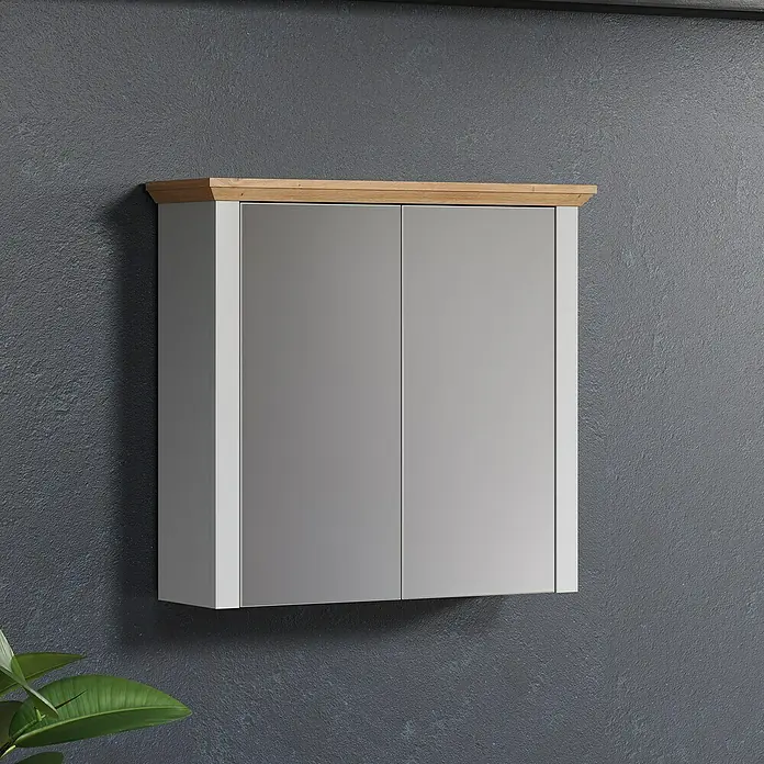 Trendteam Landside Spiegelschrank - B x H: 78 x 73 cm, Ohne Beleuchtung, Holz, Lichtgrau/Artisan Eiche - Ein grauer Spiegelschrank mit Holzoberteil hängt an einer dunklen Wand. Der Spiegelschrank hat zwei Türen und ein schlichtes Design.