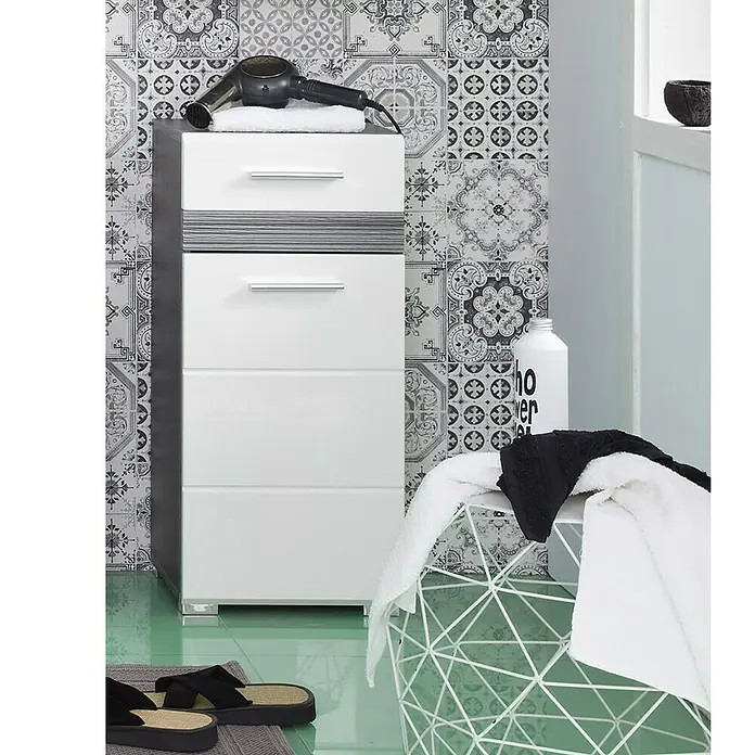 Trendteam Set-One Unterschrank - 37 x 31 x 80 cm, Sardegna Silber/Weiß - Badezimmer-Szene mit einem modernen, weißen Kommode mit mehreren Schubladen, ideal für die Badaufbewahrung und Organisation.